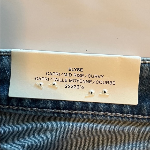 Silver Jeans Elyse Capri Mid Rise Curvy NWT Size 22 - Picture 11 of 16